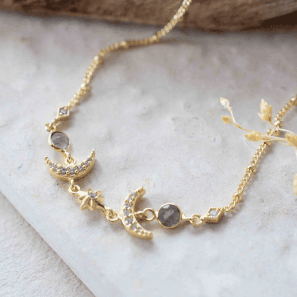 Half moon elegance  - Intuition labradoritt krystall armbånd