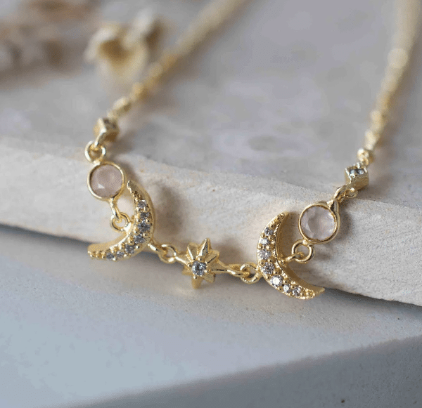 Half moon elegance  - Self love rosenkvarts krystallkjede