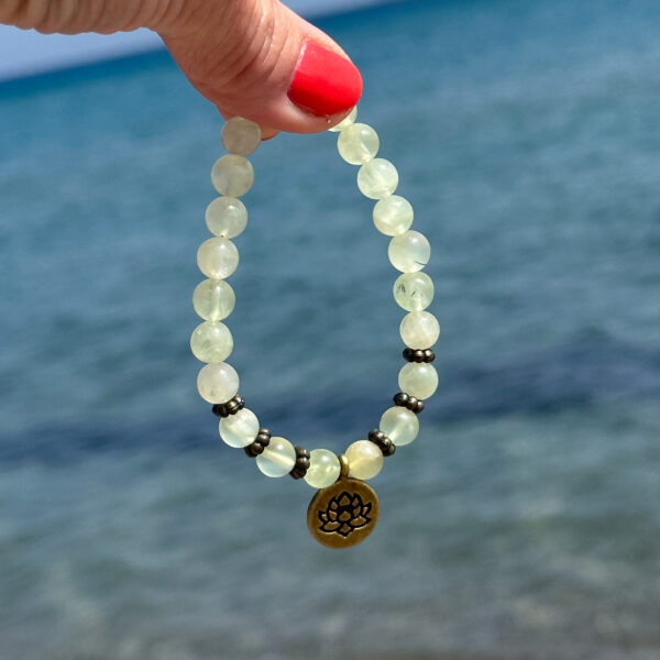 Uplifting the Spirit - Prehnitt krystall armbånd m/lotus