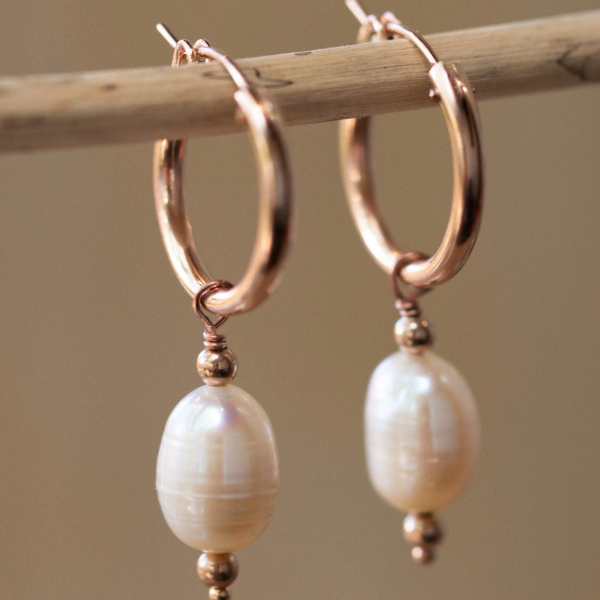 Pearl hoops - ørepynt rosegull